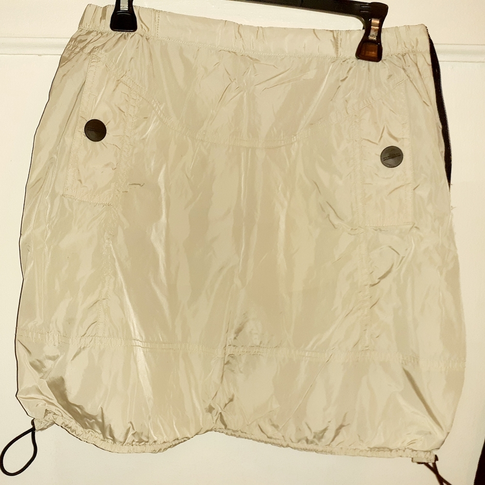 Womens Burberry skirt size 10